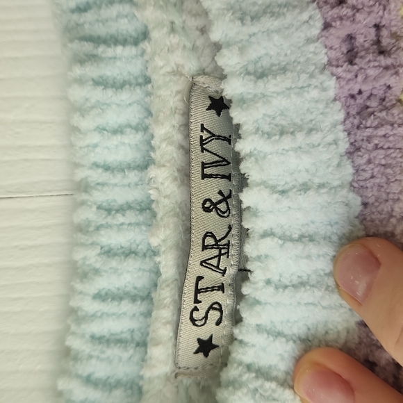 Sweater - Picture 4 of 5